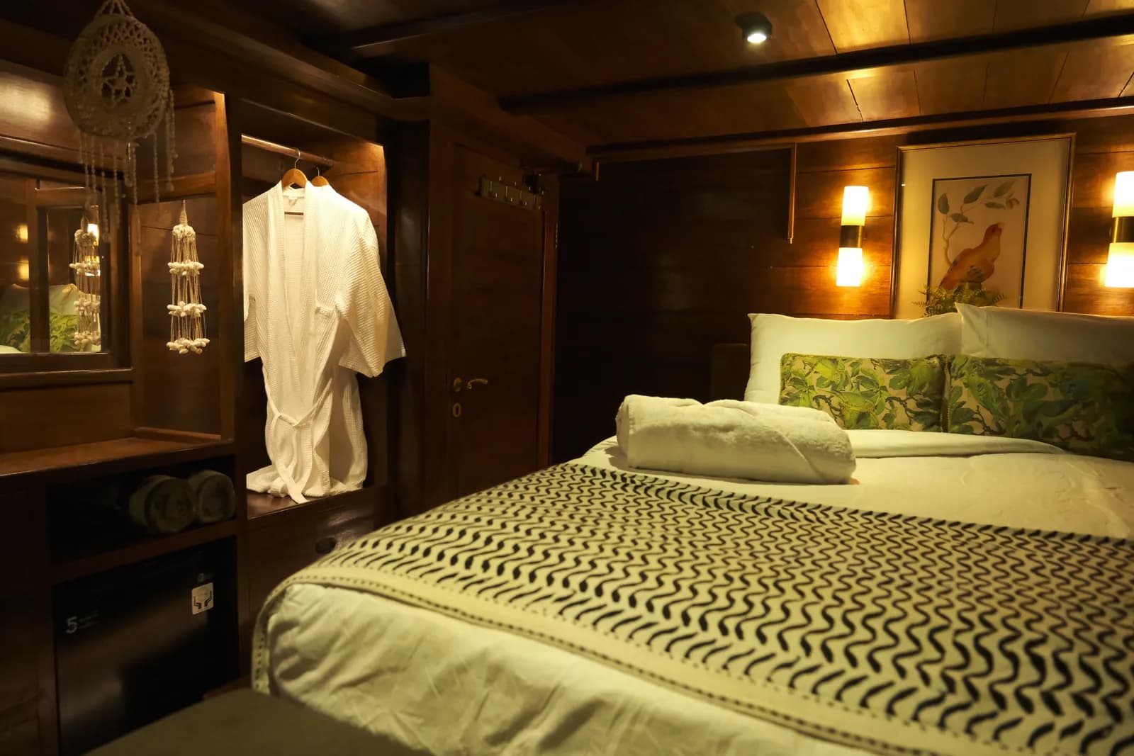 Deluxe Double - Kabin Kapal Phinisi Komodo Labuan Bajo