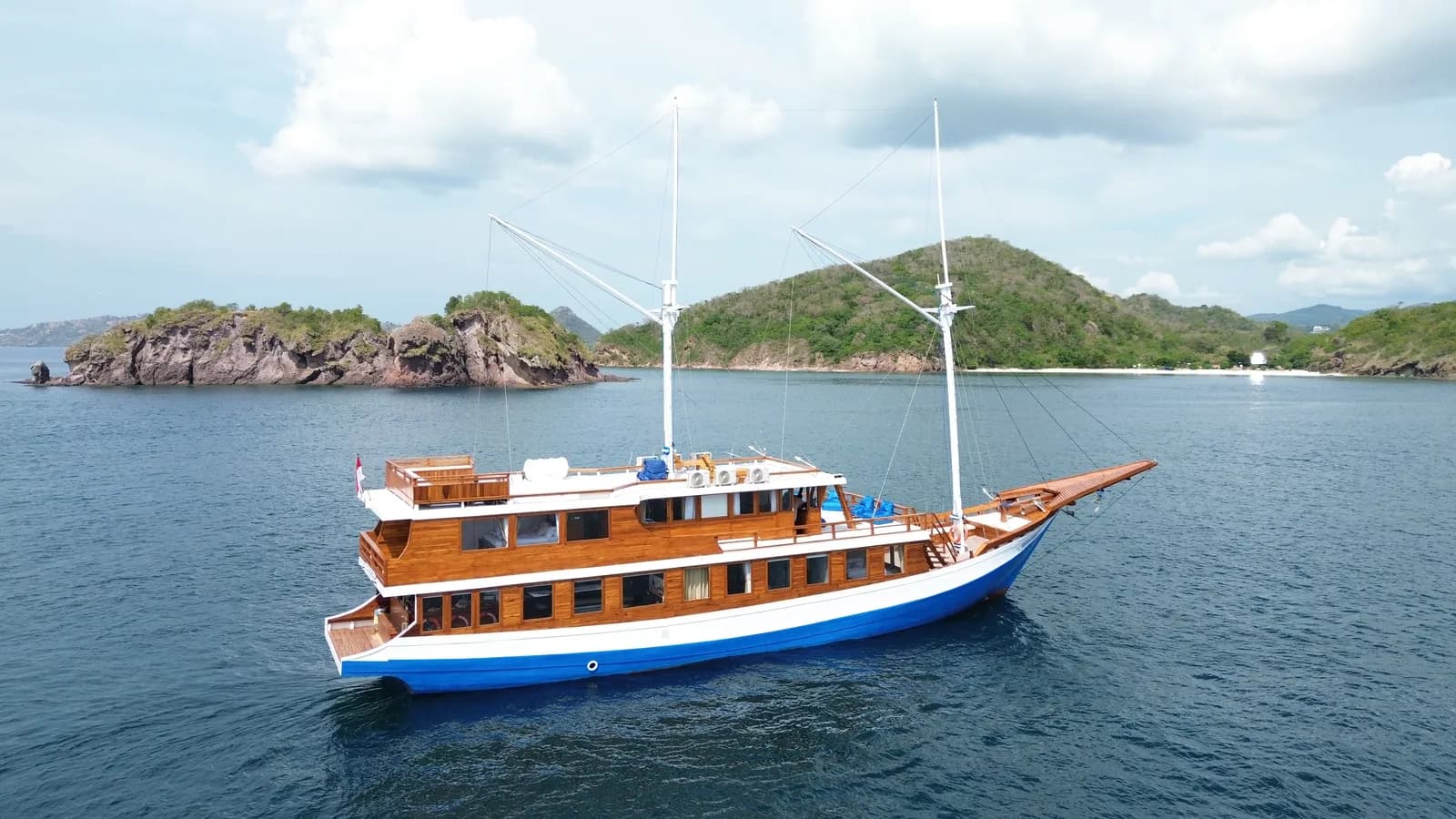 Komodo Tour 3D2N - Arfisyana 2 Phinisi - Komodo Labuan Bajo Phinisi Boat Tour Package