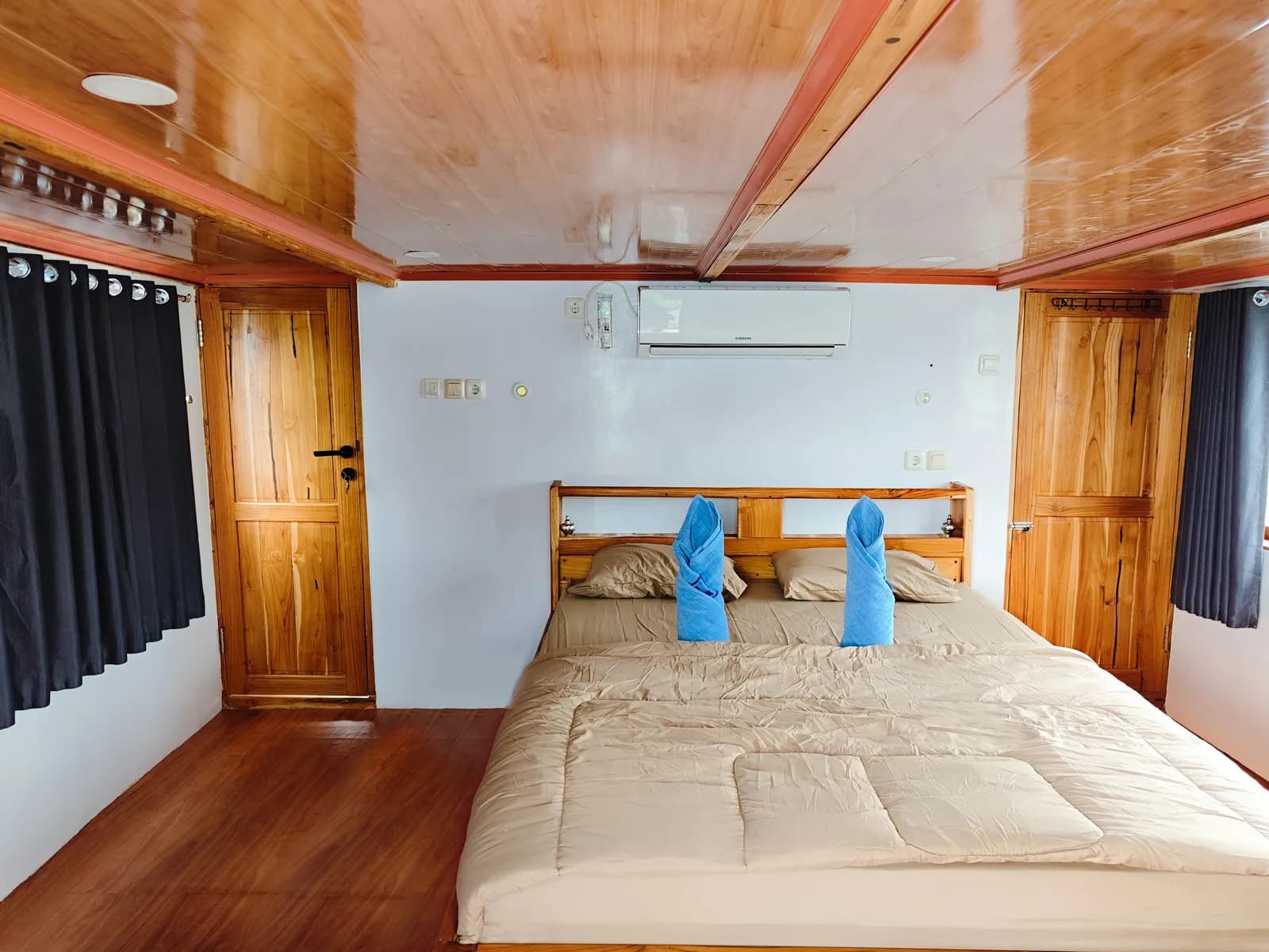 Master Room - Kabin Kapal Phinisi Komodo Labuan Bajo