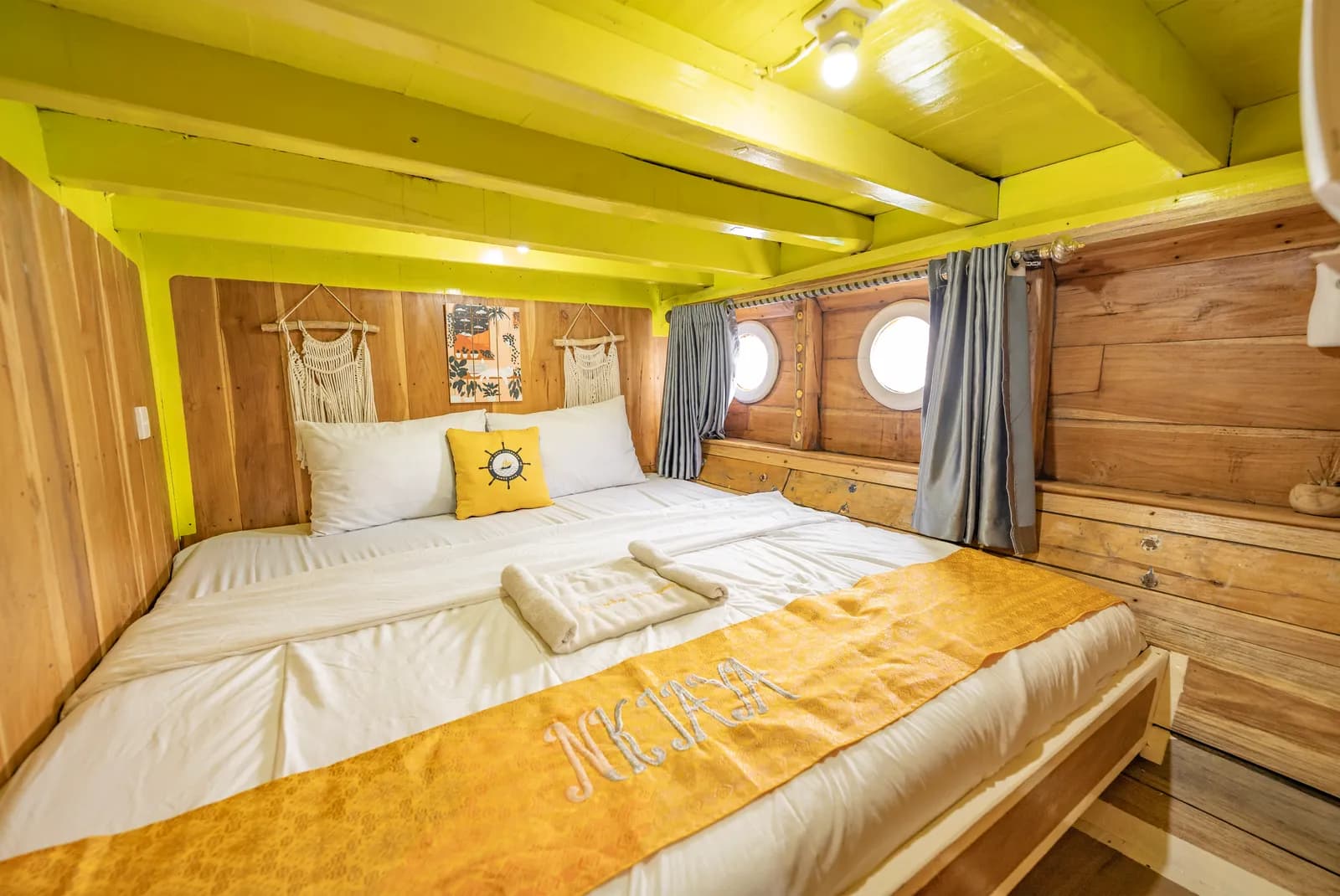 Superior Cabin 3 - Kabin Kapal Phinisi Komodo Labuan Bajo