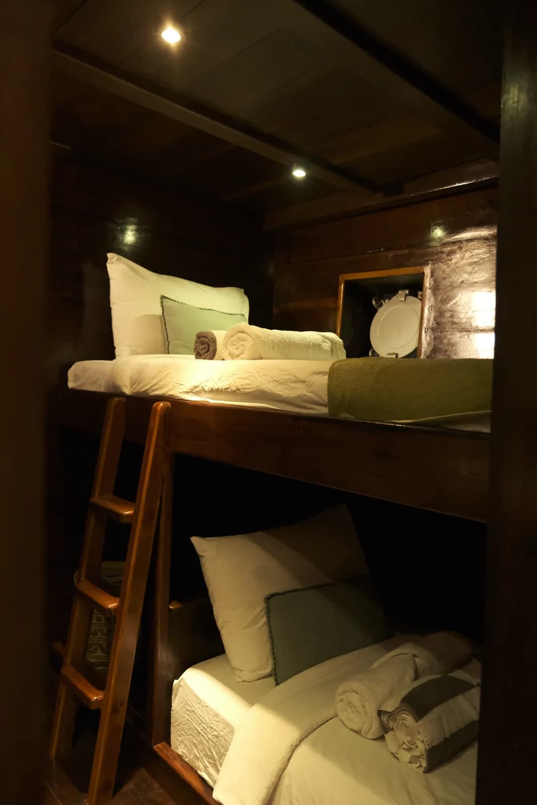 Deluxe Twin - Kabin Kapal Phinisi Komodo Labuan Bajo