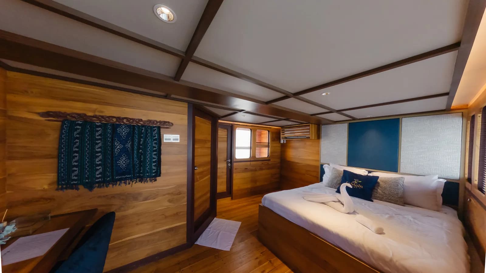 Athena Cabin - Komodo Labuan Bajo Phinisi Boat Cabin