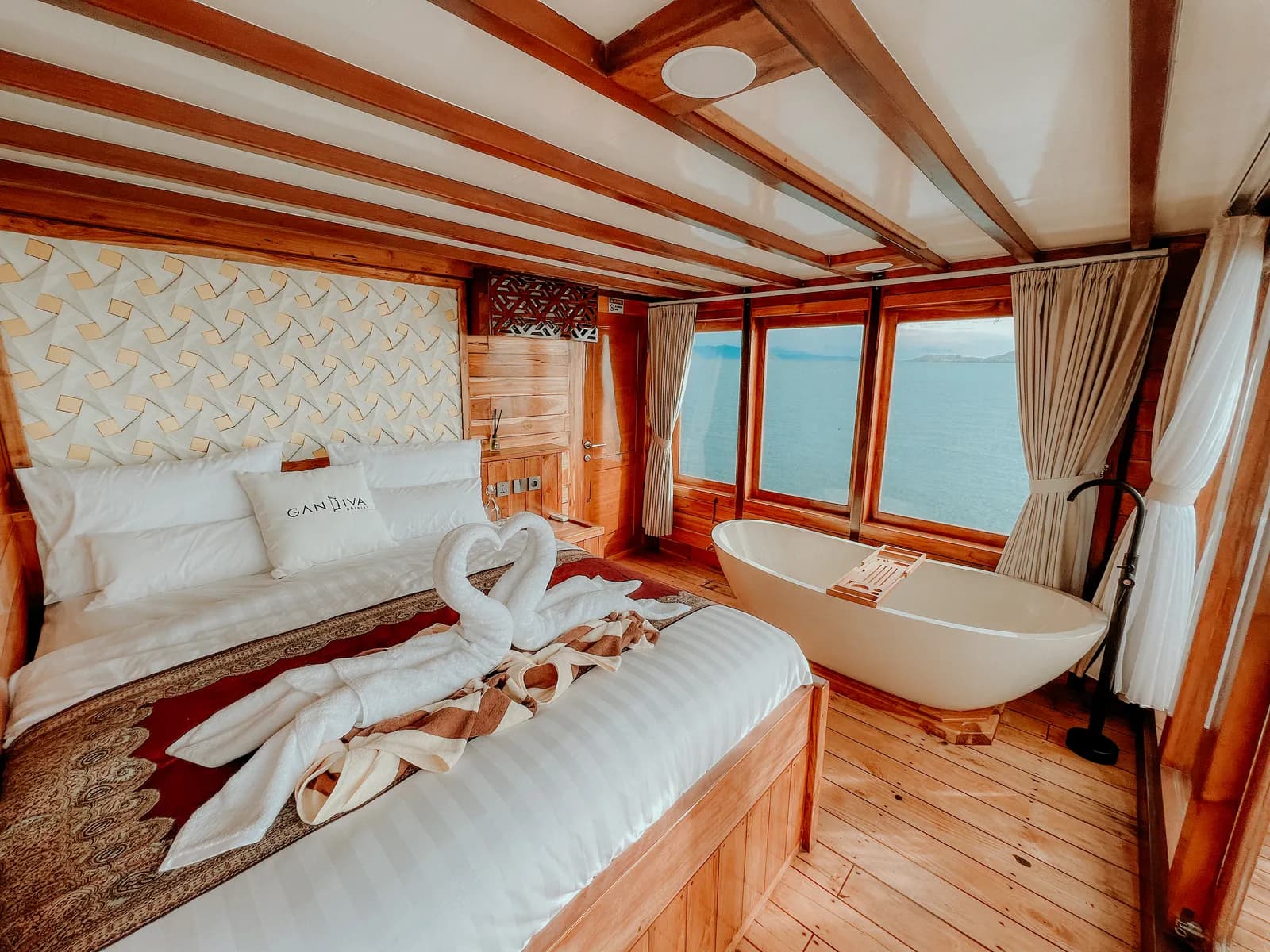 Arjuna Cabin - Komodo Labuan Bajo Phinisi Boat Cabin