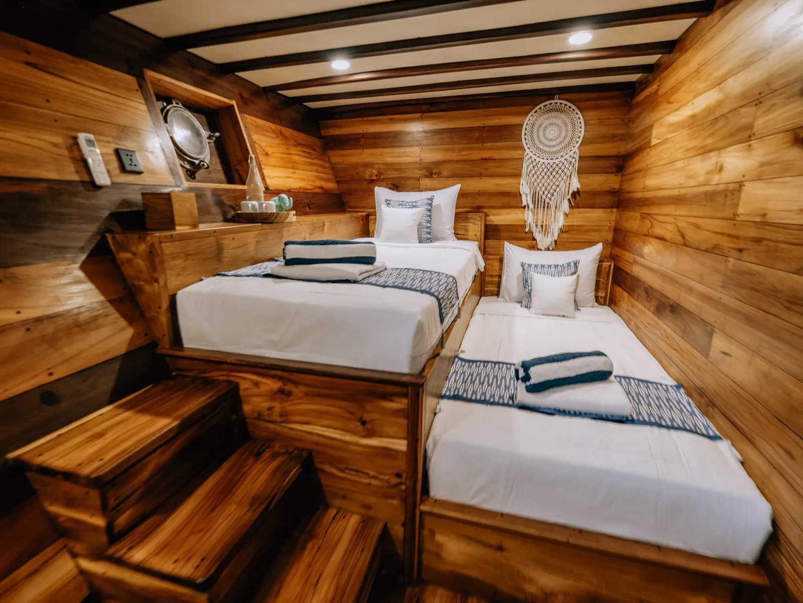 Mihika Cabin - Каюта на лодке Пиниси Комодо Лабуан-Баджо
