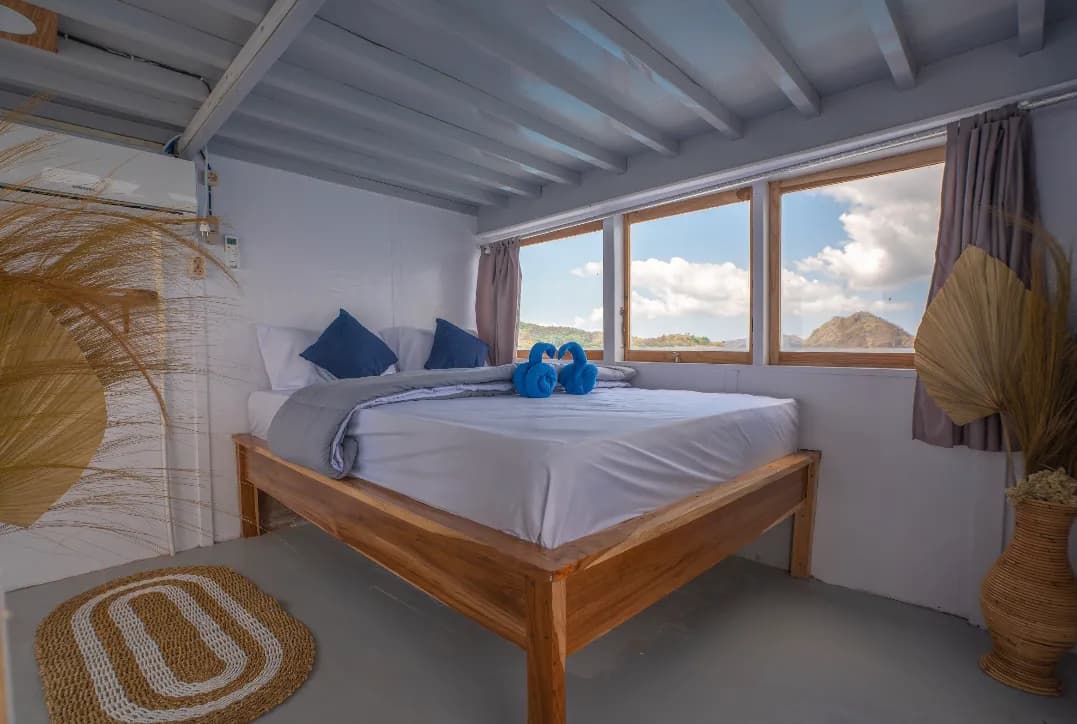Master Cabin - Kabin Kapal Phinisi Komodo Labuan Bajo