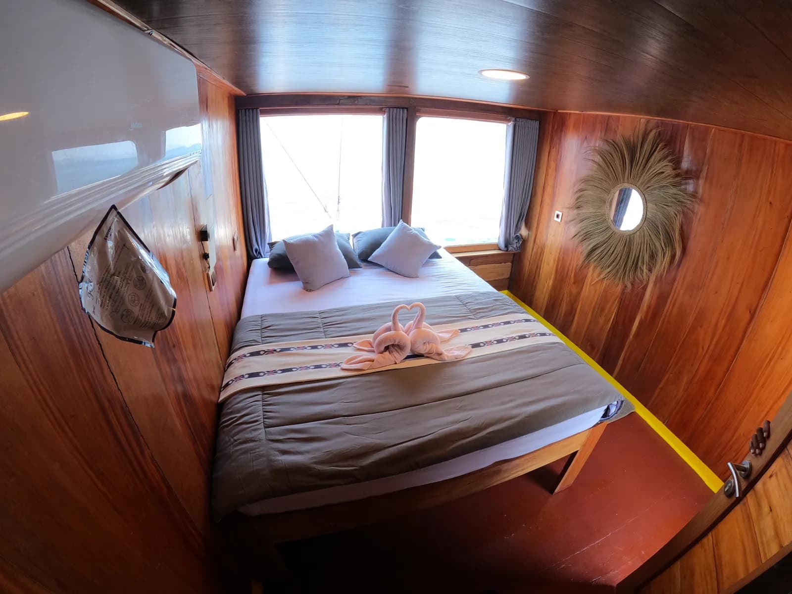 Private Cabin 2 - Kabin Kapal Phinisi Komodo Labuan Bajo