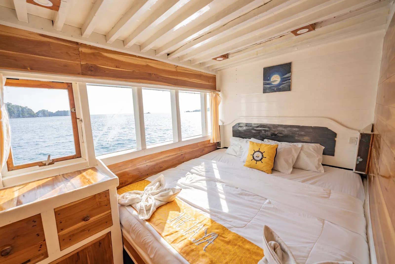 Full Ocean Cabin 1 - Kabin Kapal Phinisi Komodo Labuan Bajo