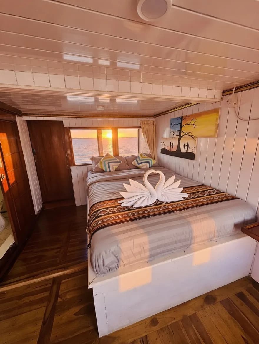 Flores Cabin - Kabin Kapal Phinisi Komodo Labuan Bajo