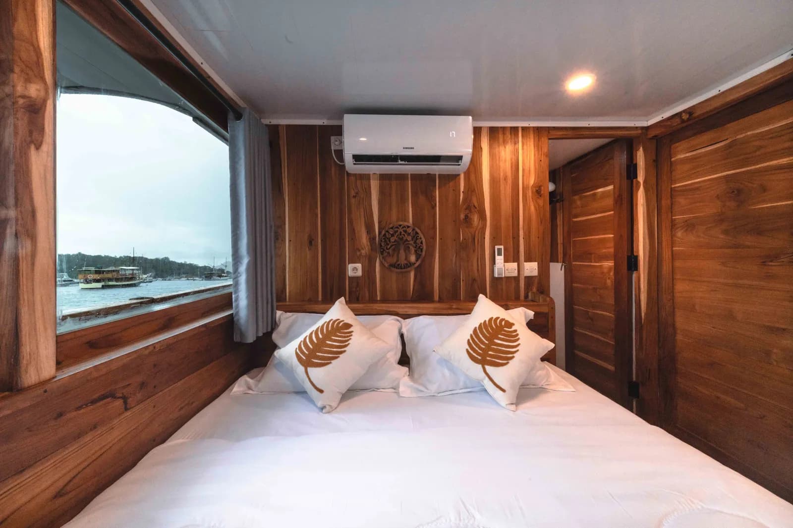 Deluxe Ocean - Kabin Kapal Phinisi Komodo Labuan Bajo