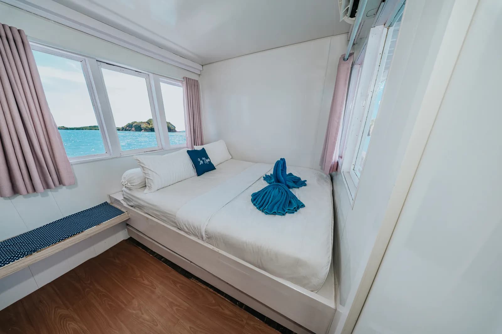 Master Cabin - Kabin Kapal Phinisi Komodo Labuan Bajo