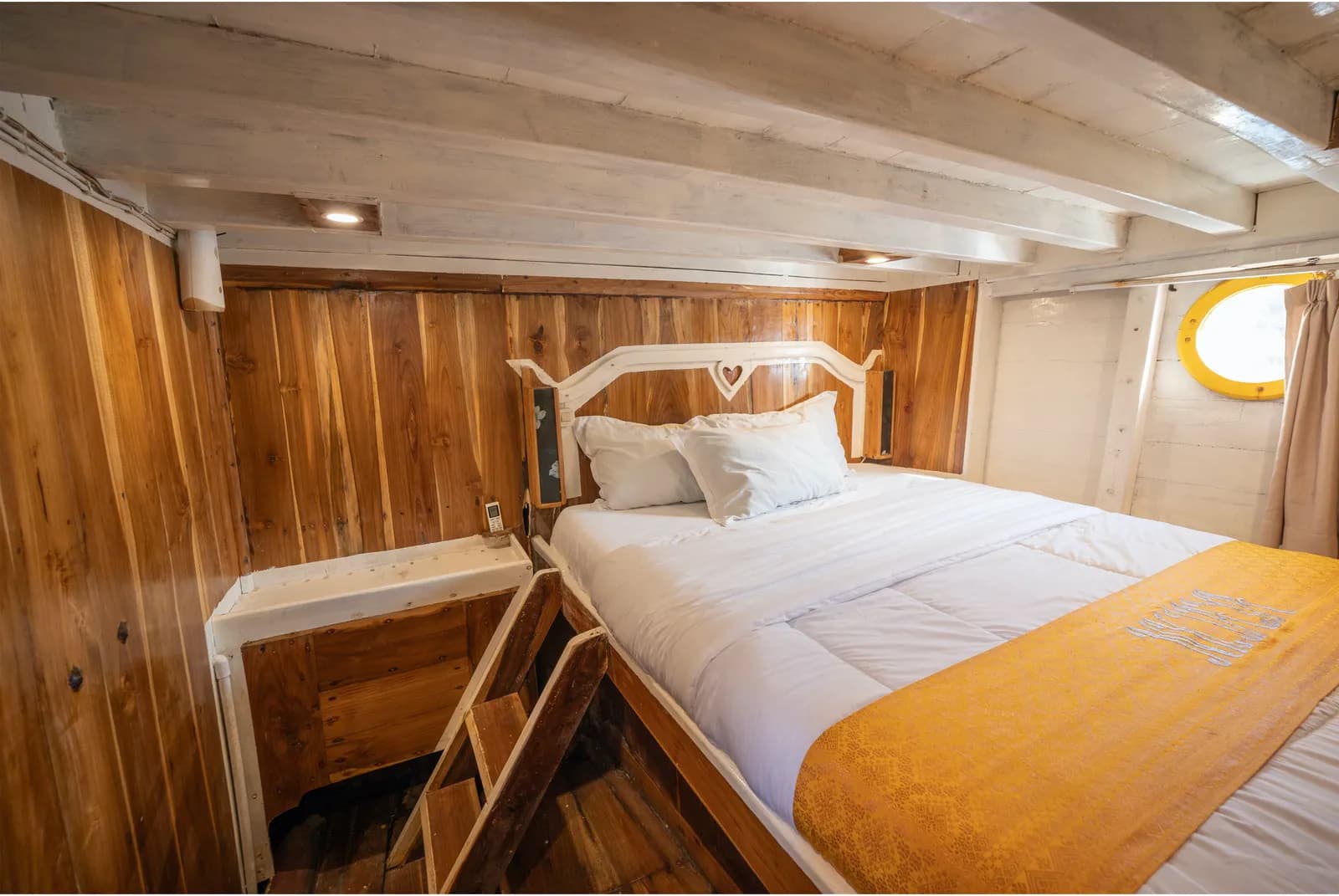 Superior Cabin 3 - Komodo Labuan Bajo Phinisi Boat Cabin