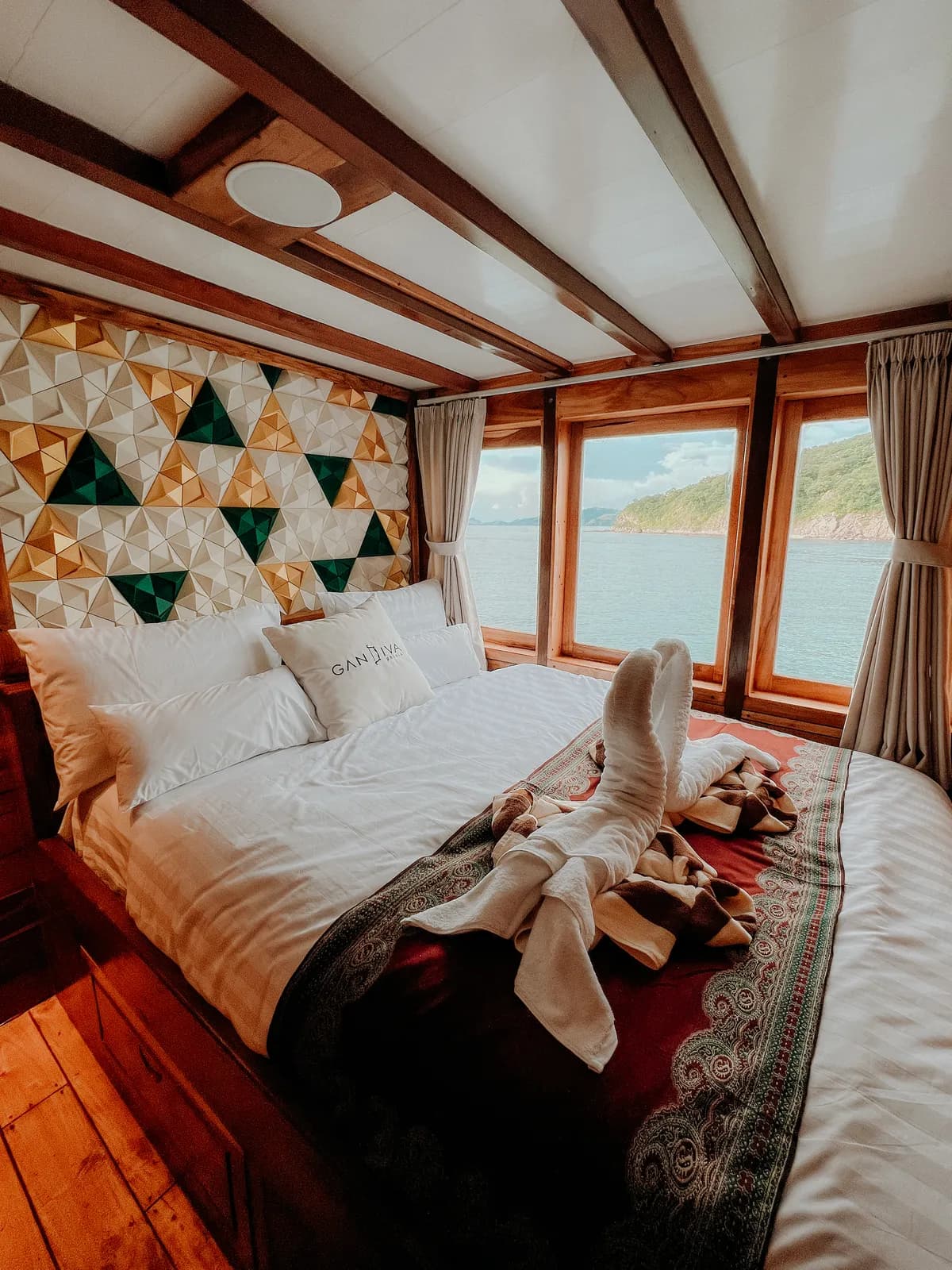 Nakula/Sadewa Cabin - Komodo Labuan Bajo Phinisi Boat Cabin