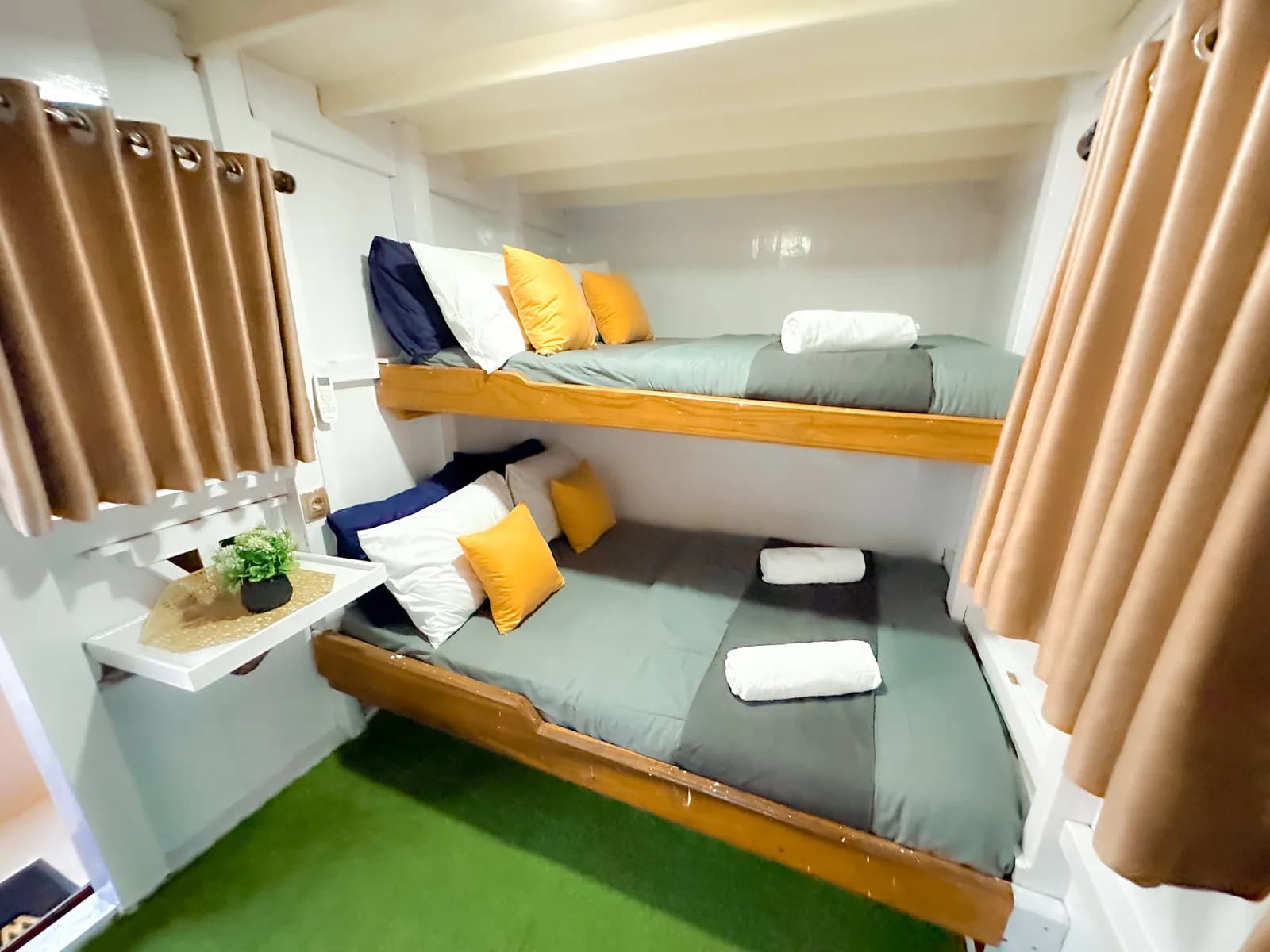 Superior Cabin - Kabin Kapal Phinisi Komodo Labuan Bajo