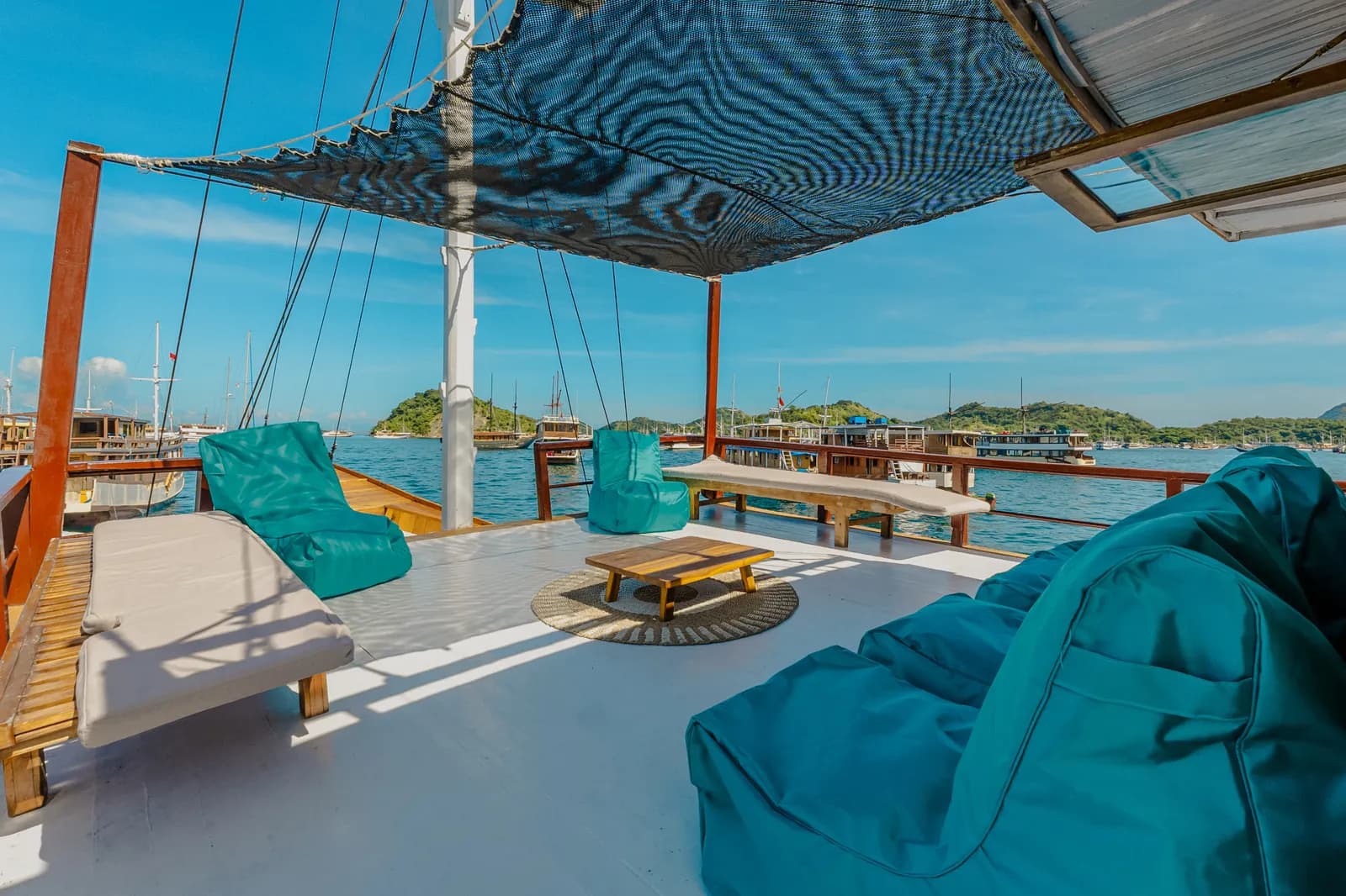 Sewa Privat – Amore - Sewa Privat – Amore - Full Day Tour Komodo