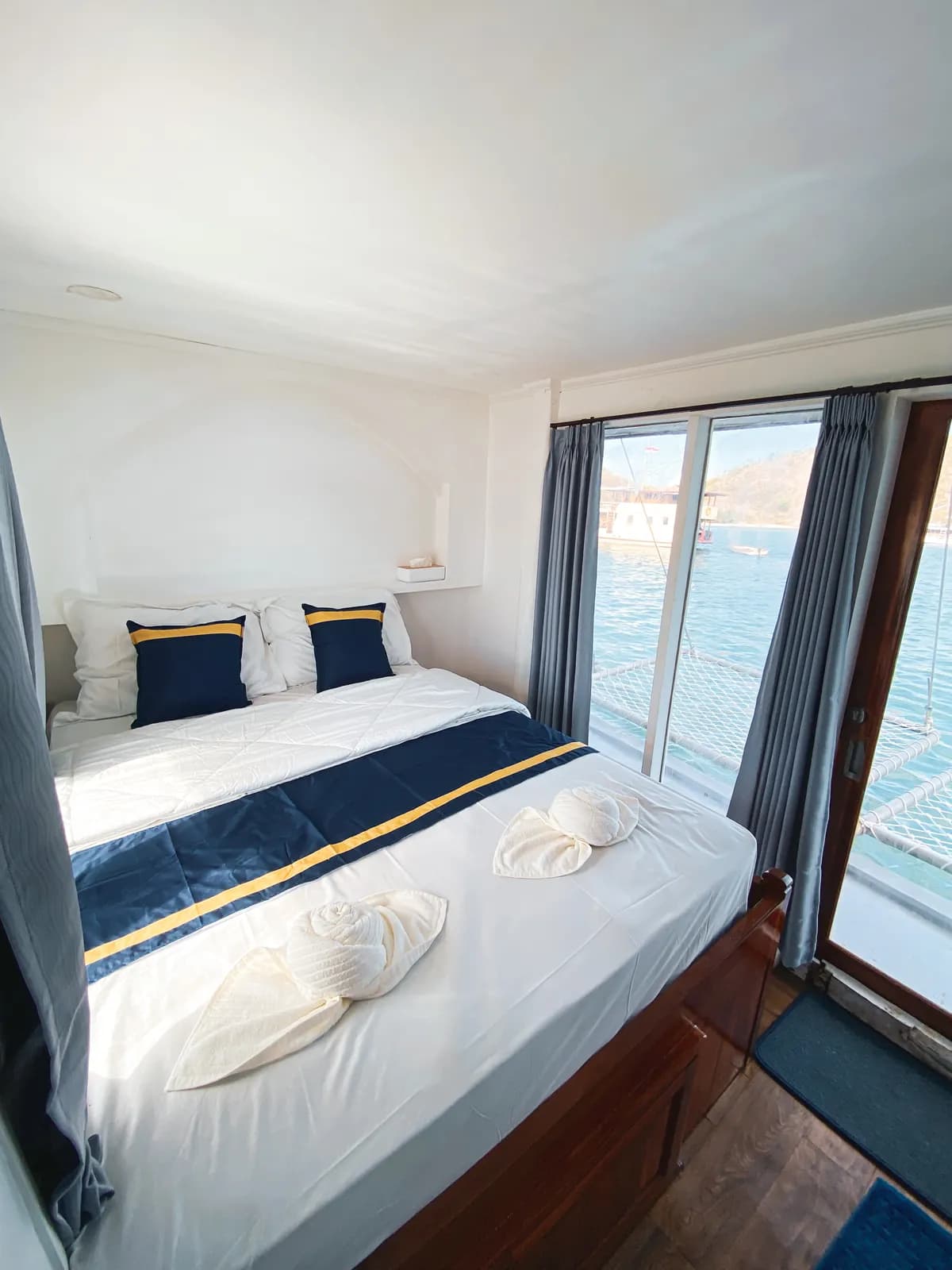 Suite Cabin 1 - Komodo Labuan Bajo Phinisi Boat Cabin