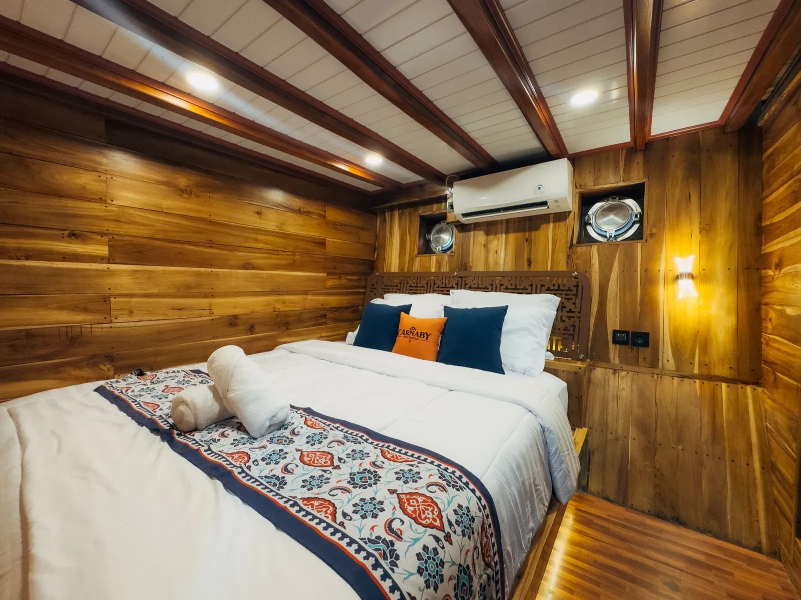 Bone Cabin - Kabin Kapal Phinisi Komodo Labuan Bajo
