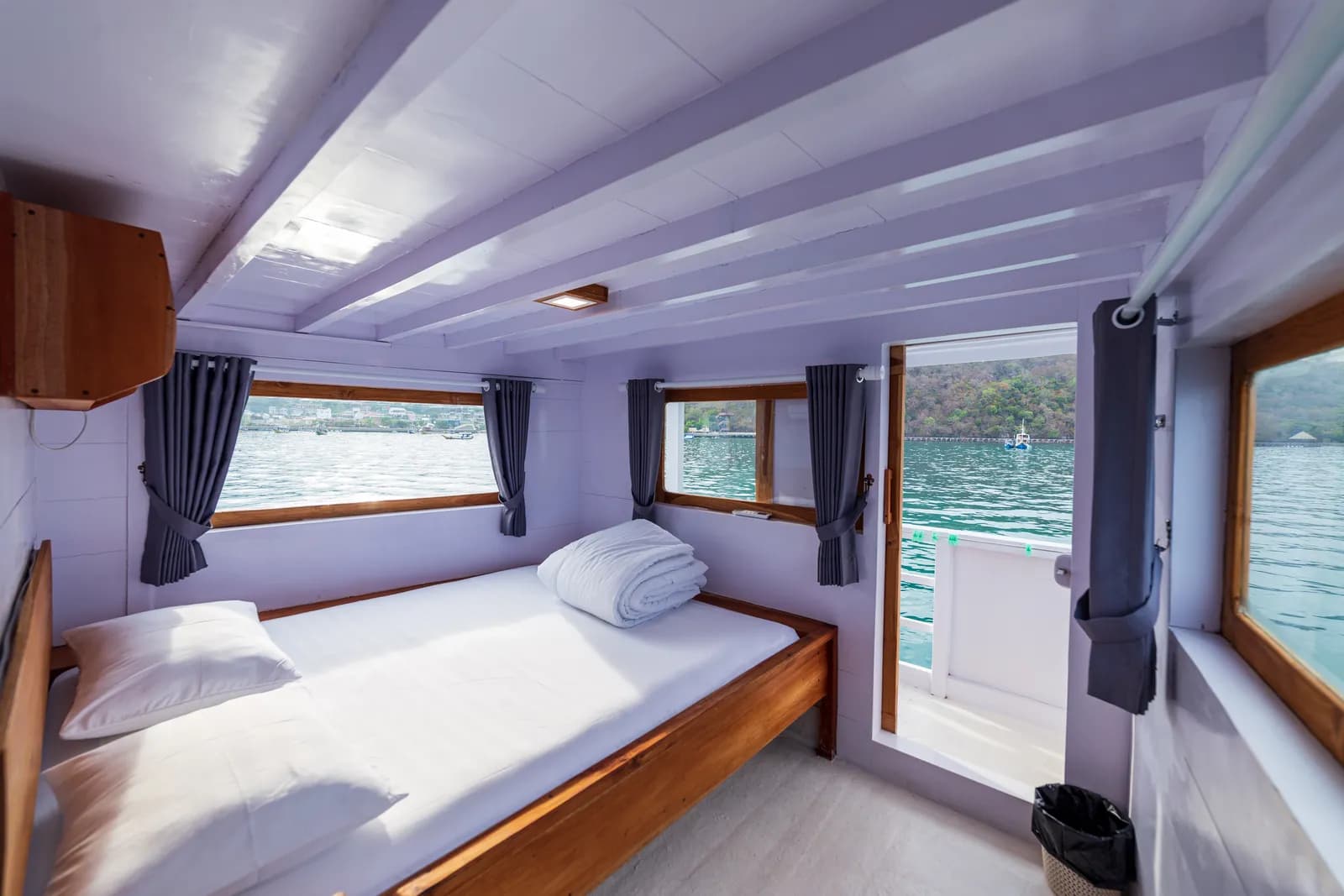 Master Cabin - Kabin Kapal Phinisi Komodo Labuan Bajo