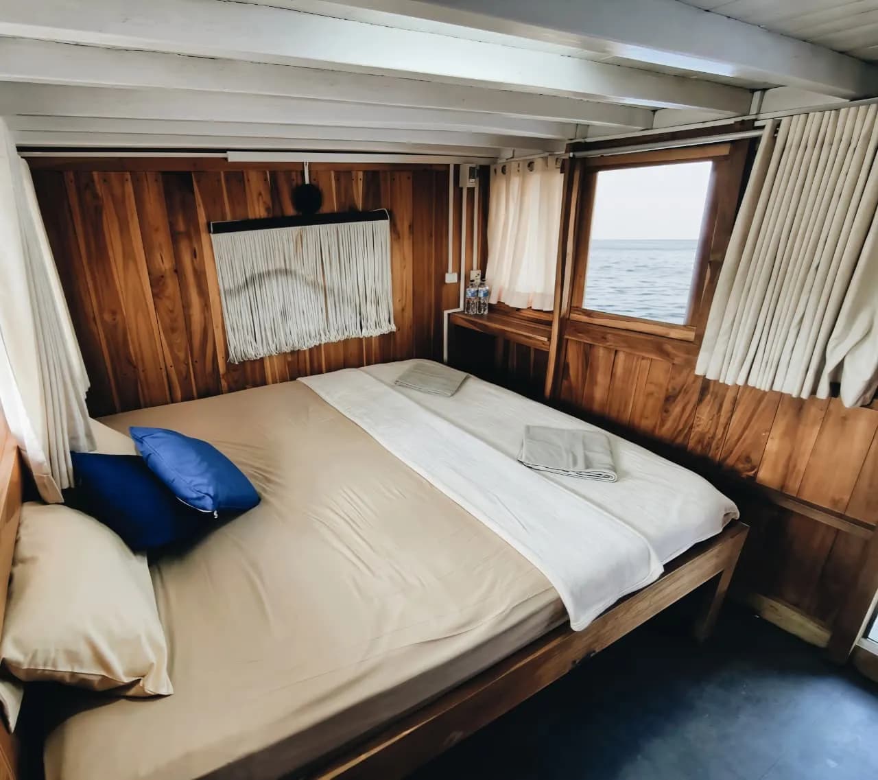 Private Room 2 - Komodo Labuan Bajo Phinisi Boat Cabin