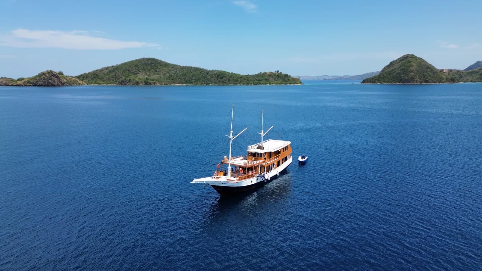 Sewa Privat – El Ashar - Paket Wisata Komodo Labuan Bajo Phinisi Boat Tour