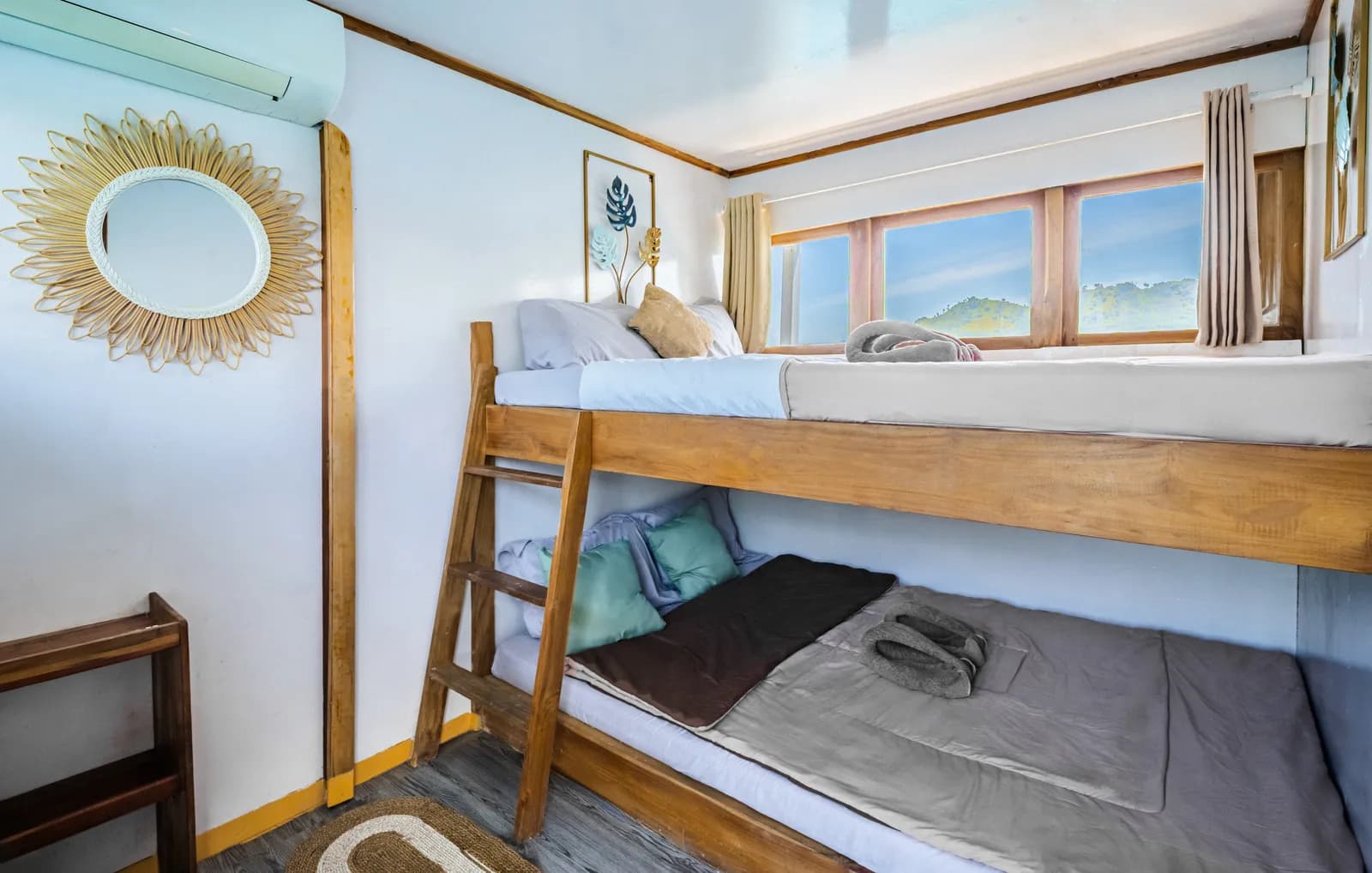 Shared Cabin 1 - Kabin Kapal Phinisi Komodo Labuan Bajo