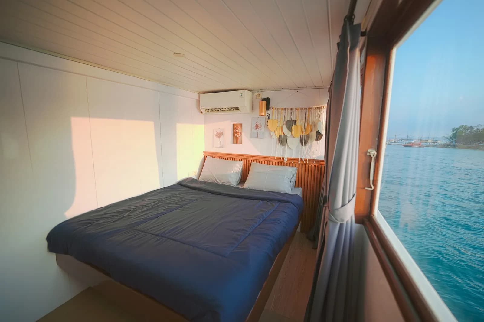 Signature Cabin - Kabin Kapal Phinisi Komodo Labuan Bajo