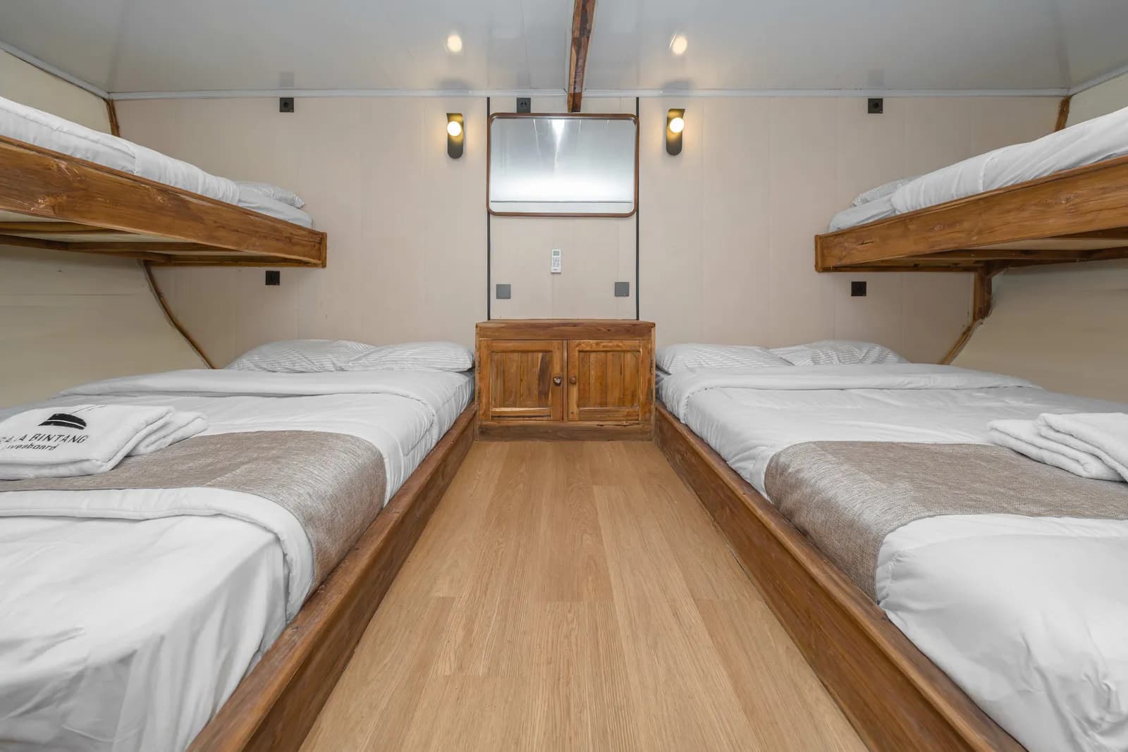 Shared Cabin - Каюта на лодке Пиниси Комодо Лабуан-Баджо