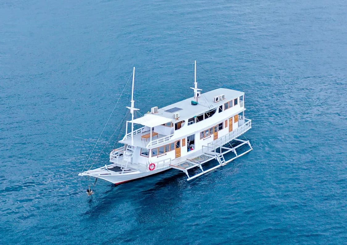Sewa Privat – New IJC - Paket Wisata Komodo Labuan Bajo Phinisi Boat Tour