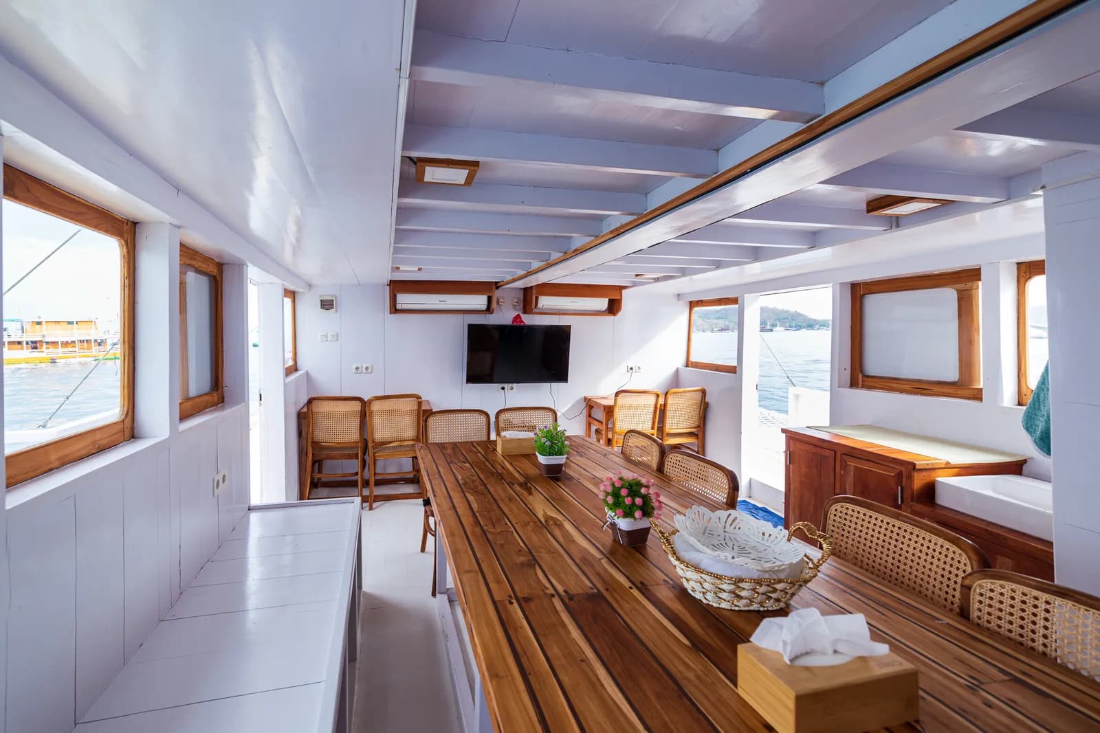Komodo Tour 3H2M - Jessie Phinisi - Komodo Tour 3H2M - Jessie Phinisi - Full Day Tour Komodo