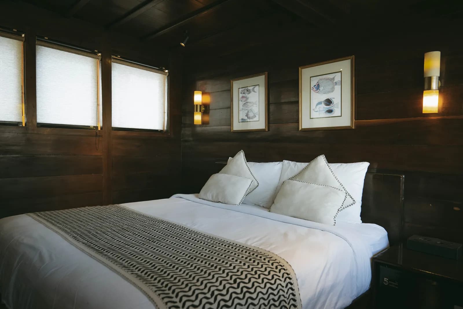 Master Suite Balcony - Kabin Kapal Phinisi Komodo Labuan Bajo
