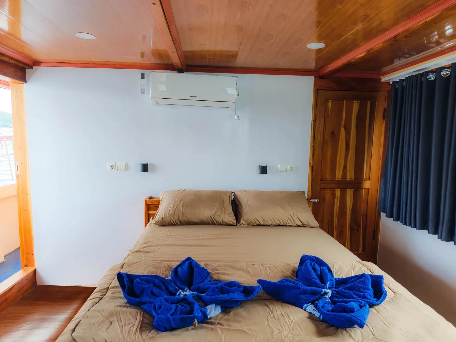Suite Room - Komodo Labuan Bajo Phinisi Boat Cabin