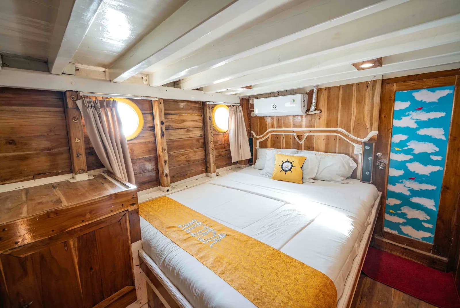 Superior Cabin 2 - Kabin Kapal Phinisi Komodo Labuan Bajo
