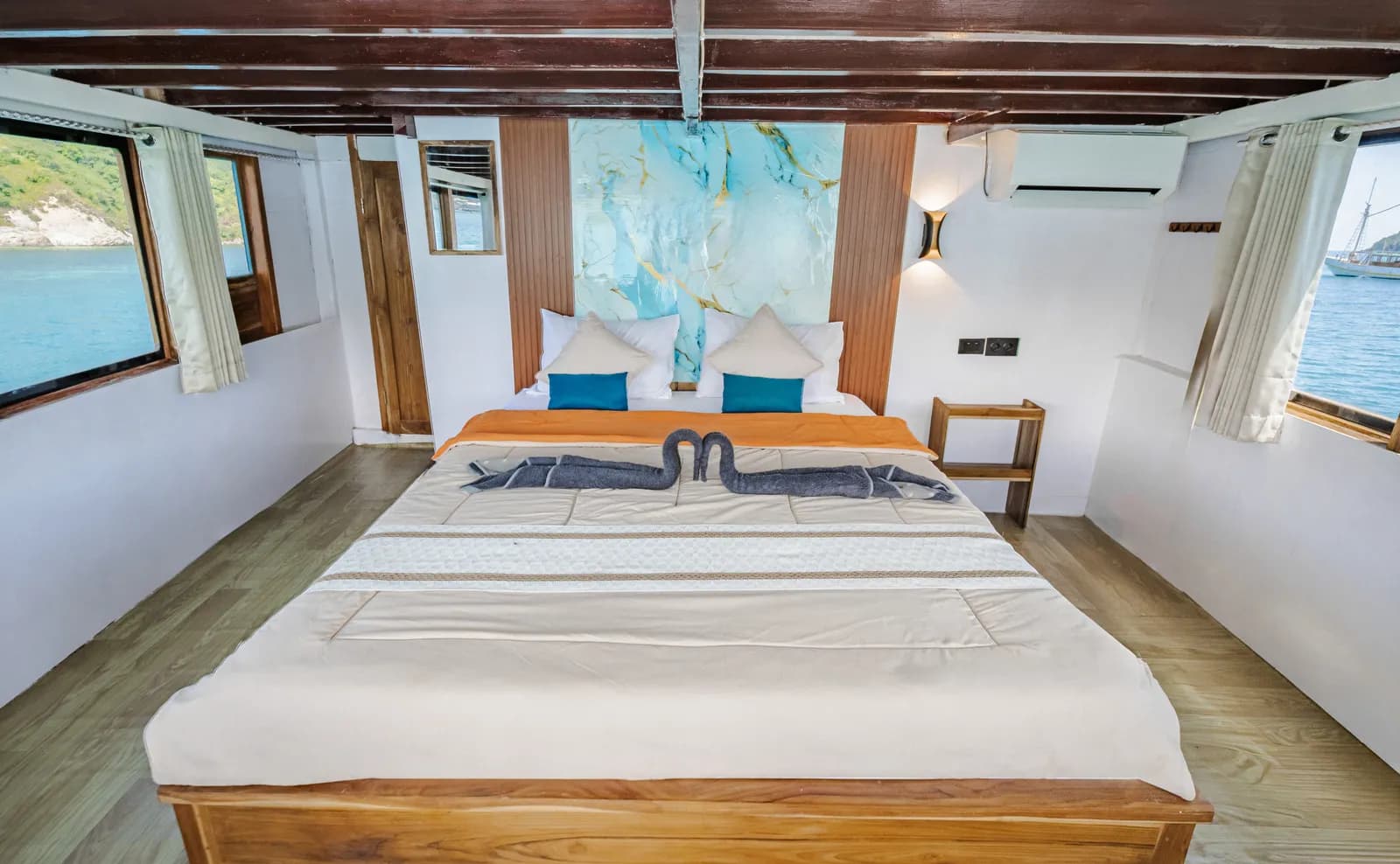 Master Cabin 1 - Kabin Kapal Phinisi Komodo Labuan Bajo