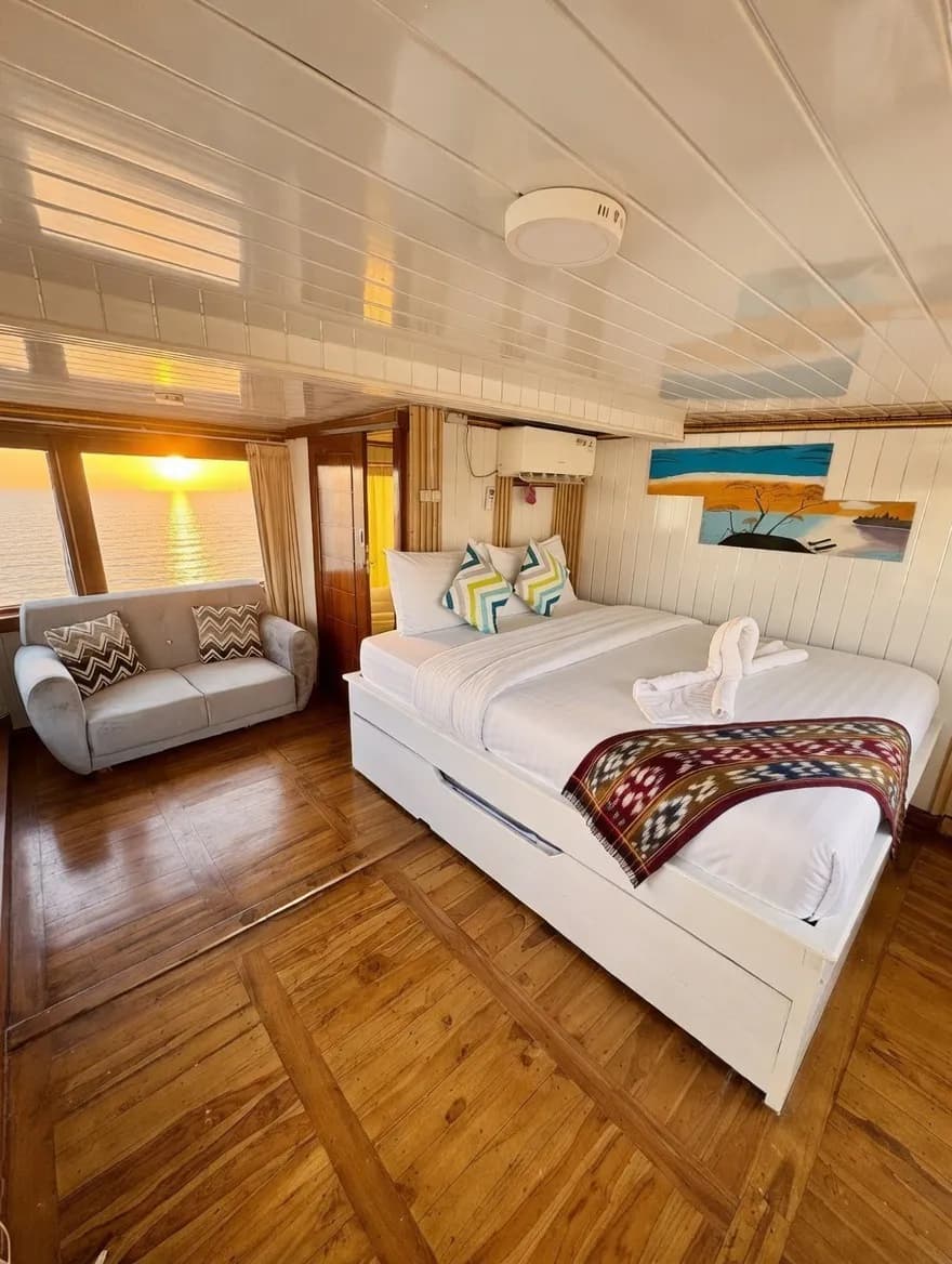 Sumbawa Cabin - Kabin Kapal Phinisi Komodo Labuan Bajo