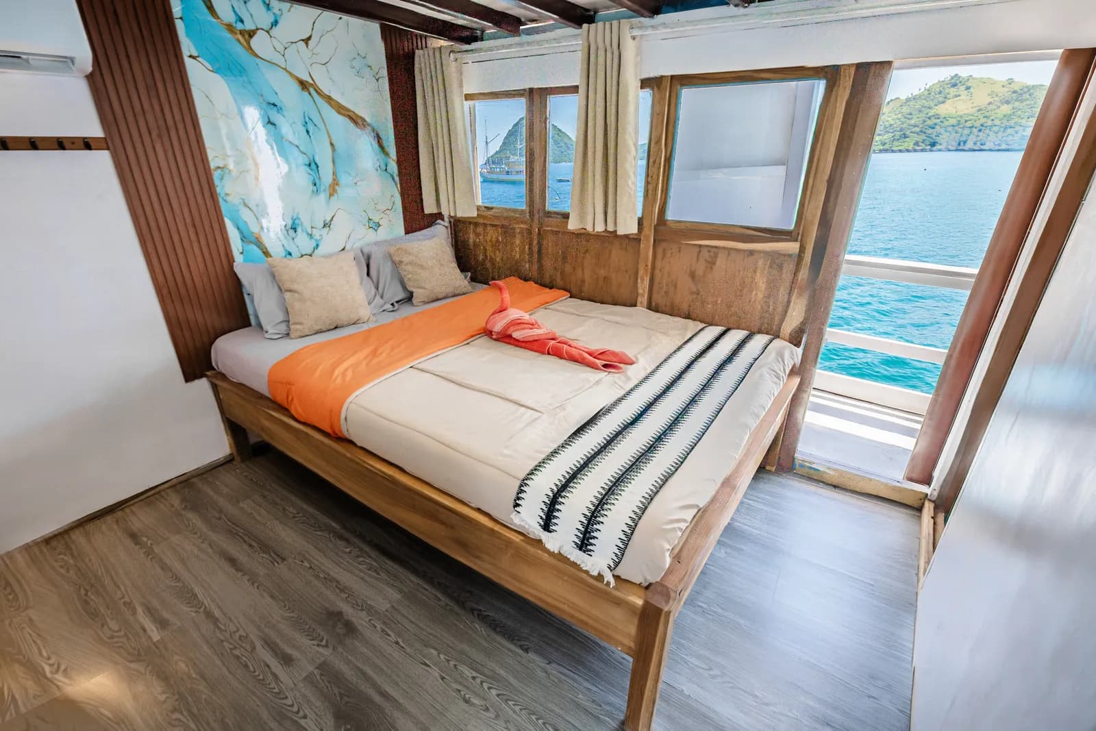 Master Cabin 2 - Kabin Kapal Phinisi Komodo Labuan Bajo