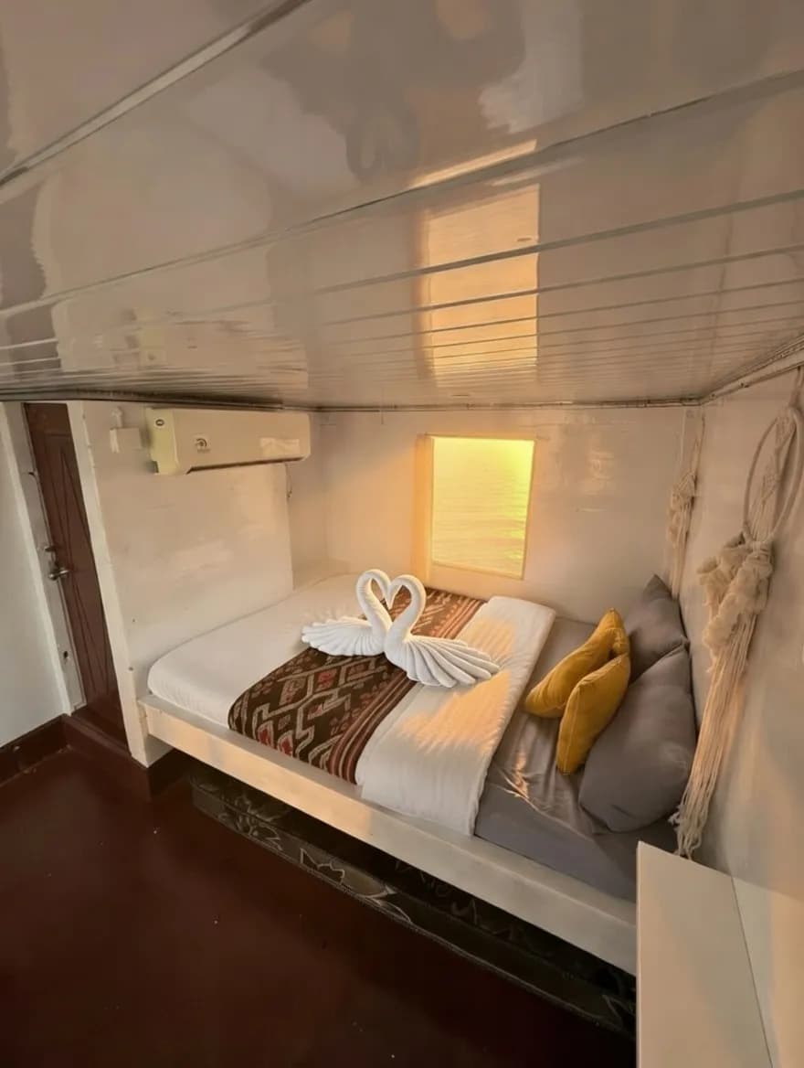 Surabaya Cabin - Cabine du bateau Phinisi Komodo Labuan Bajo