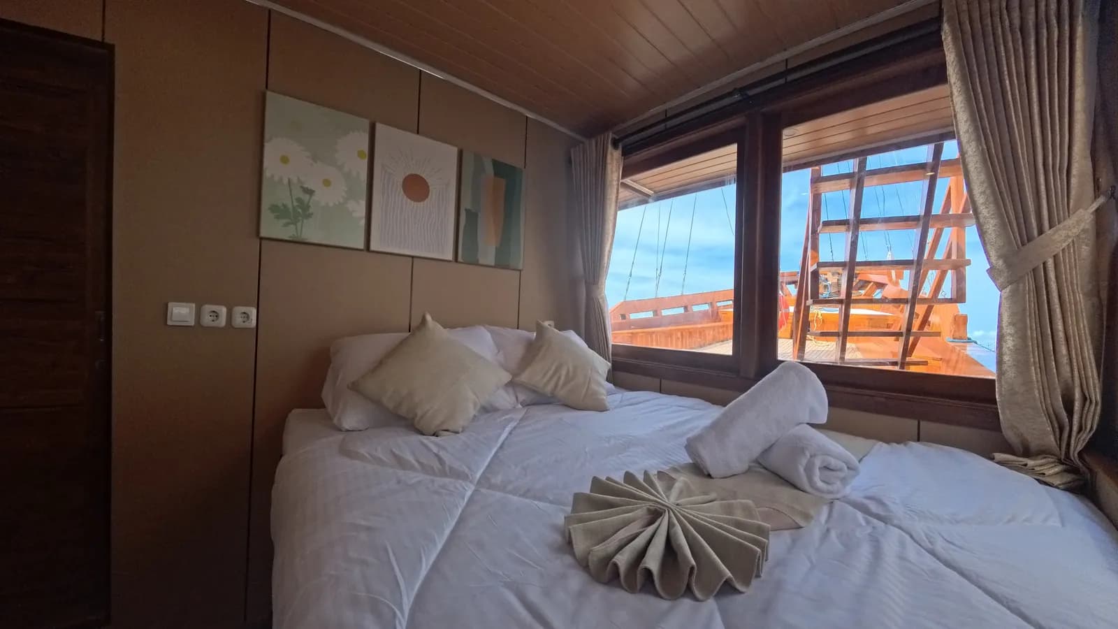Premiere Panoramic - Camarote del barco Phinisi Komodo Labuan Bajo