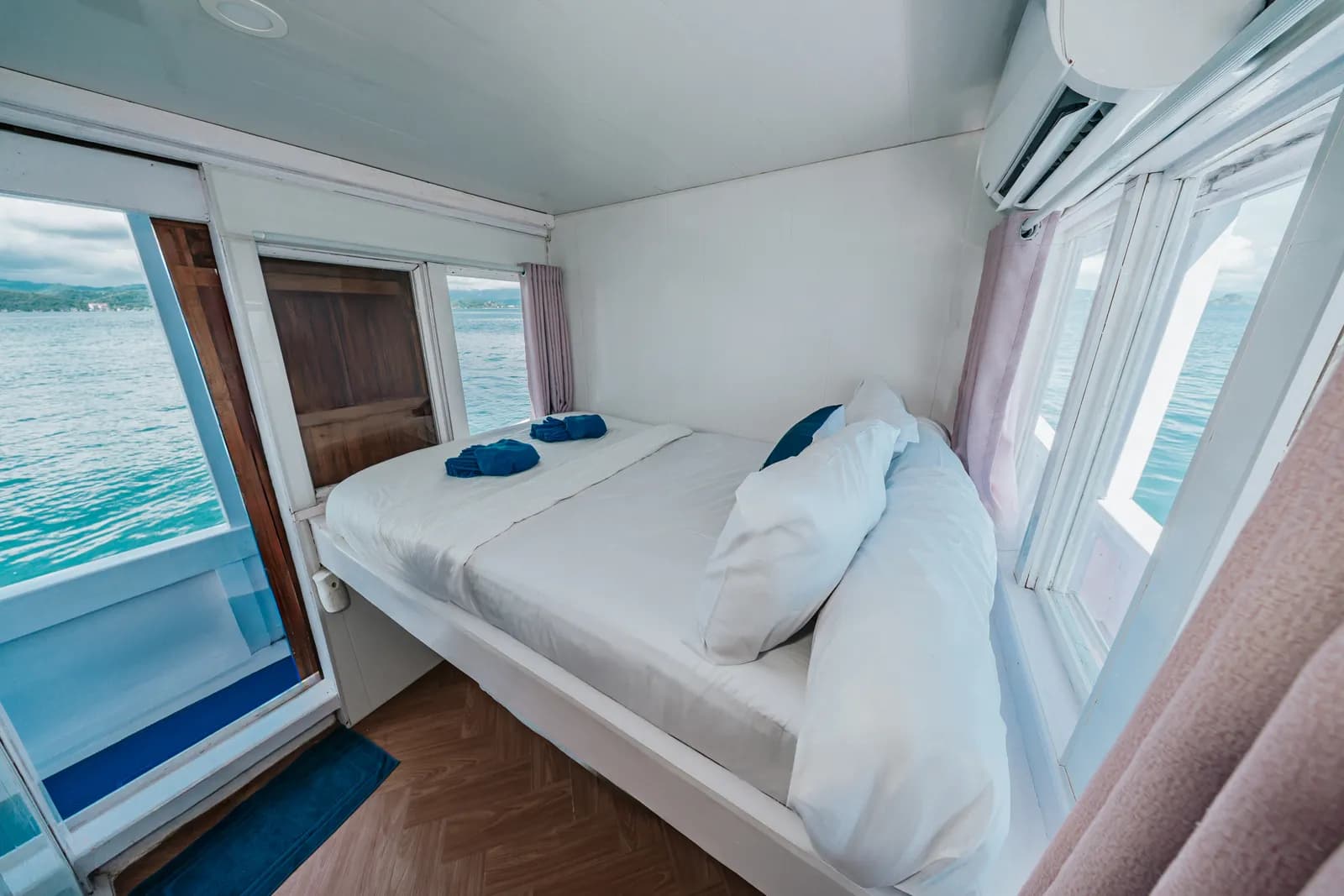 Deluxe Cabin - Camarote del barco Phinisi Komodo Labuan Bajo