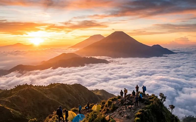 Mount Prau Hike - Komodo Labuan Bajo Phinisi Boat Tour Package