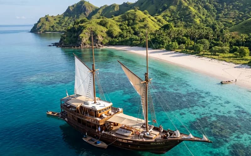 Signature Cabin - Kabin Kapal Phinisi Komodo Labuan Bajo