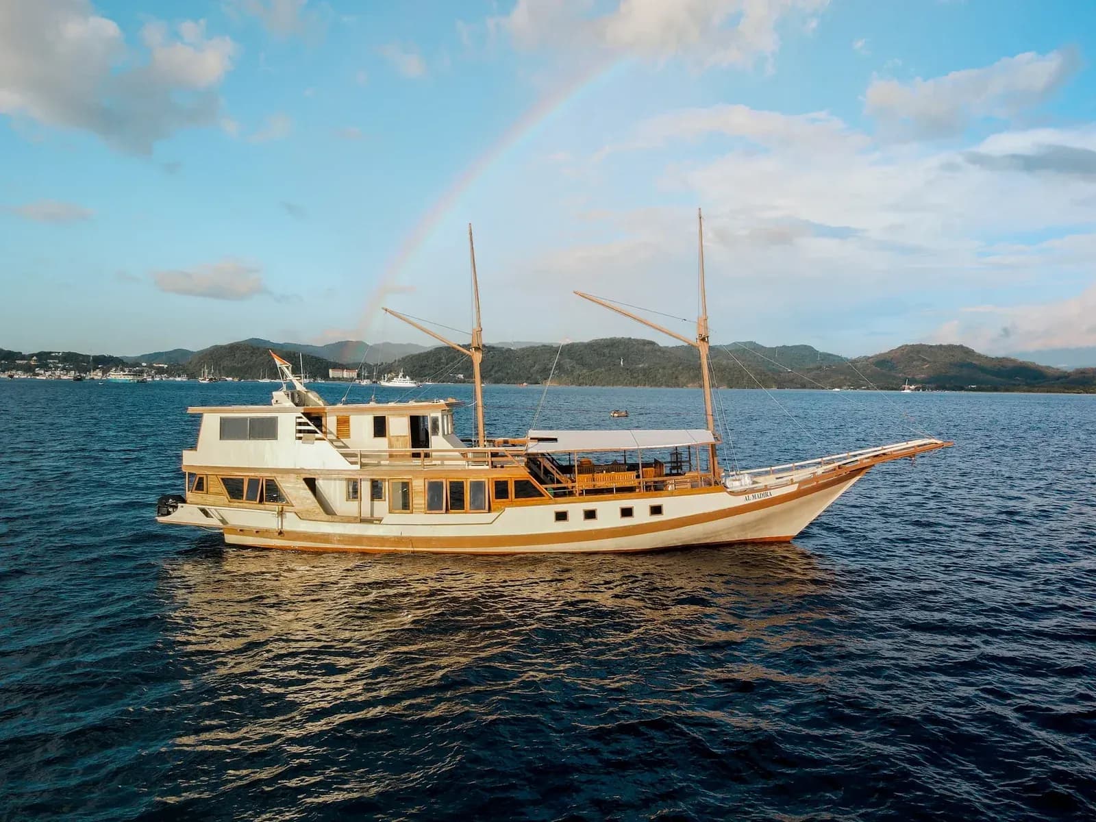 Private Charter – Almadira - Private Charter – Almadira - Full Day Tour Komodo