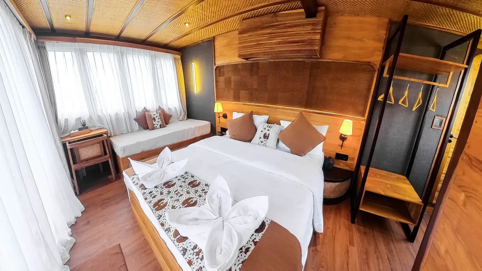 Candi Cabin - Camarote del barco Phinisi Komodo Labuan Bajo