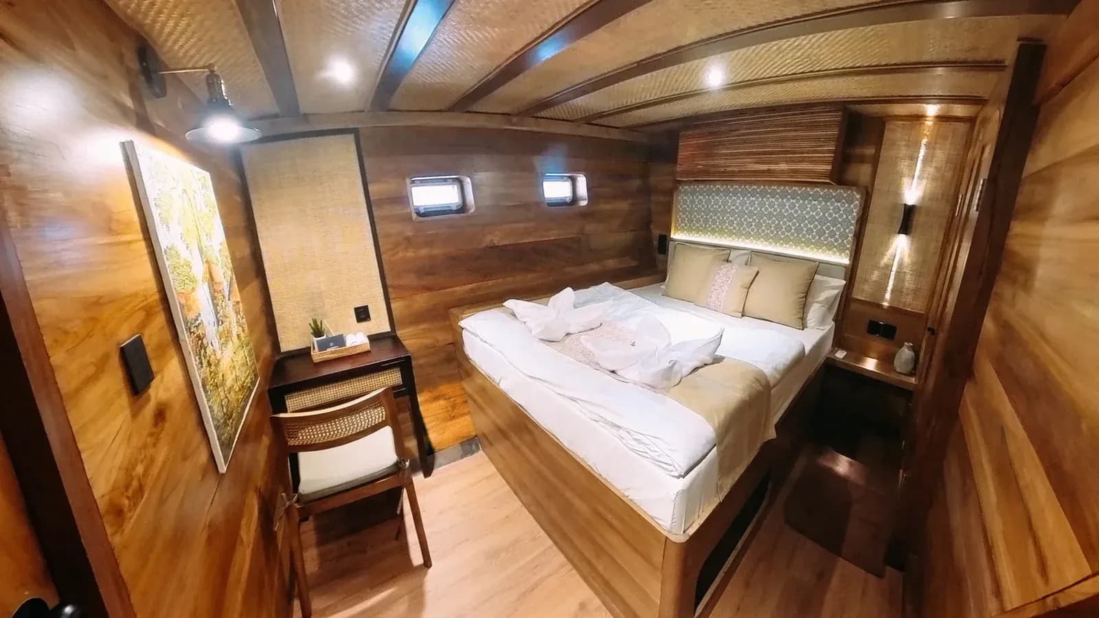 Tari Cabin - Camarote del barco Phinisi Komodo Labuan Bajo