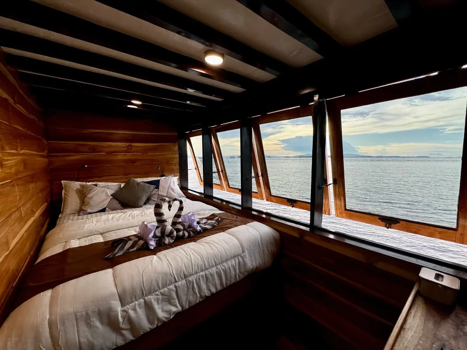 Charter Privé – Bajo Sunset 2 - Charter Privé – Bajo Sunset 2 - Full Day Tour Komodo