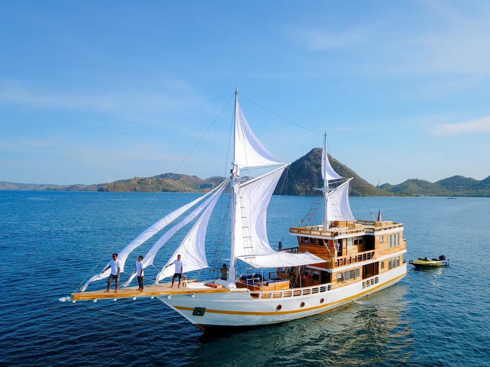 Chárter Privado – Barakati - Tour en barco Phinisi Komodo Labuan Bajo