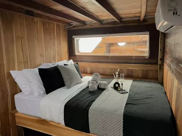 Deluxe Cabin 1 - Kabine des Phinisi-Boots Komodo Labuan Bajo
