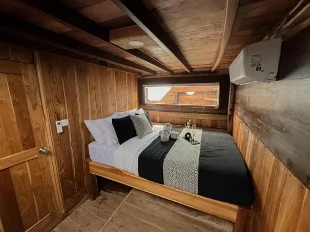 Deluxe Cabin 2 - Kabine des Phinisi-Boots Komodo Labuan Bajo