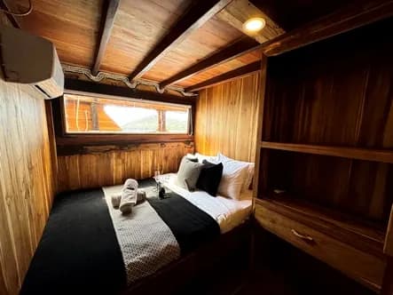 Deluxe Cabin 3 - Kabine des Phinisi-Boots Komodo Labuan Bajo