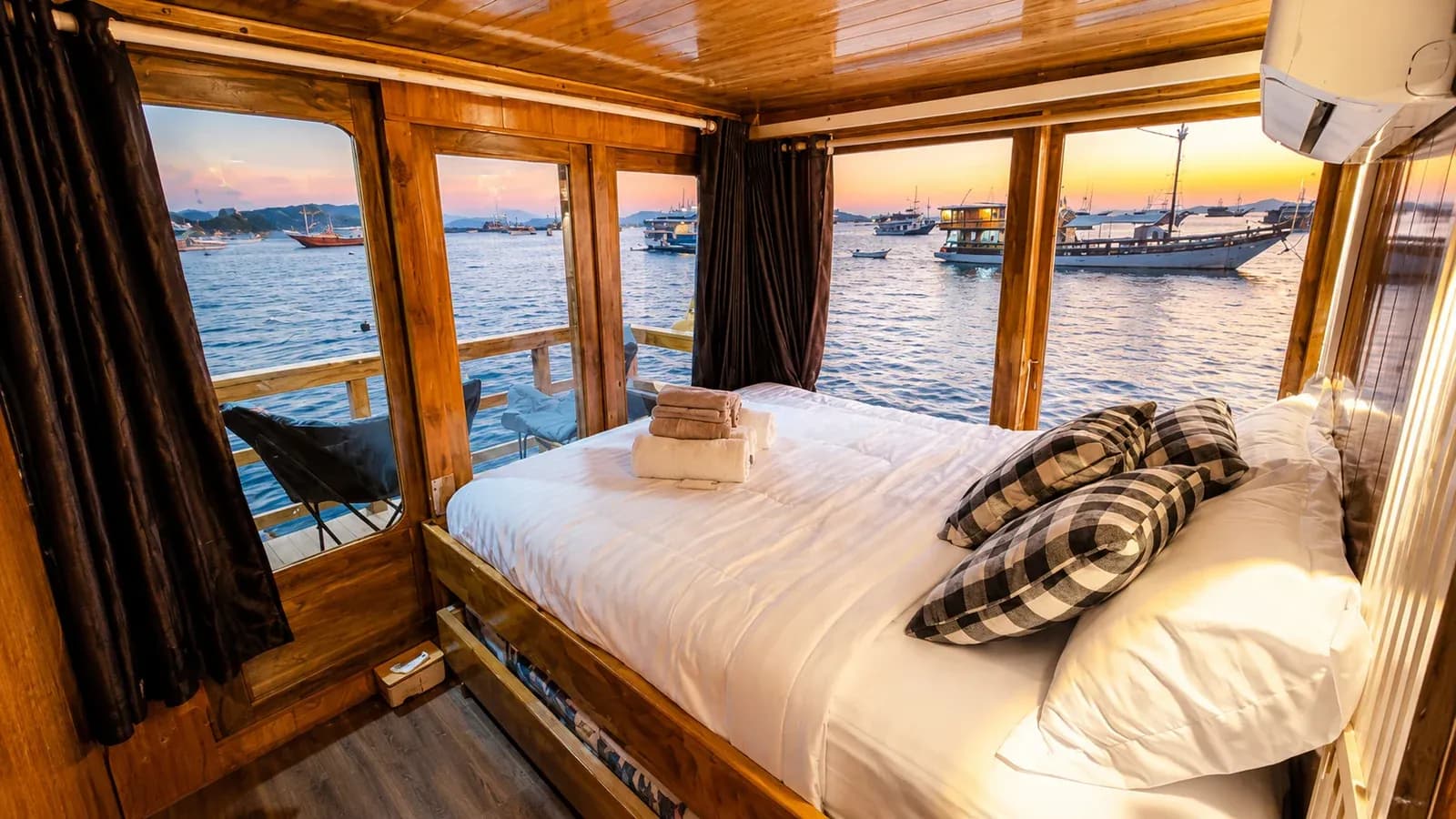 Deluxe Cabin - Kabine des Phinisi-Boots Komodo Labuan Bajo