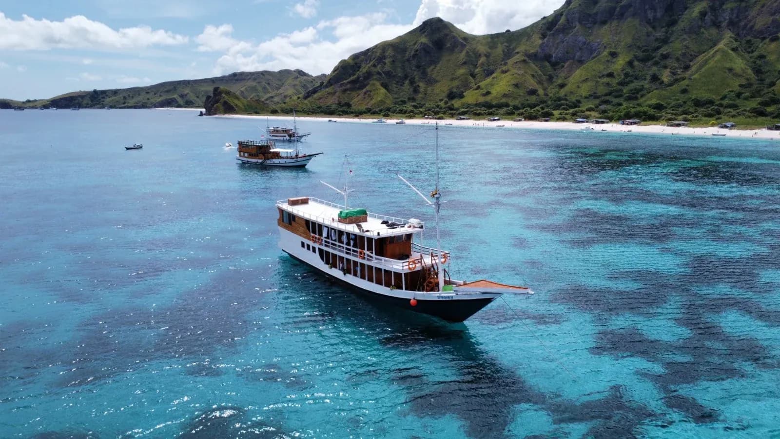Sewa Privat – Dinara - Sewa Privat – Dinara - Full Day Tour Komodo