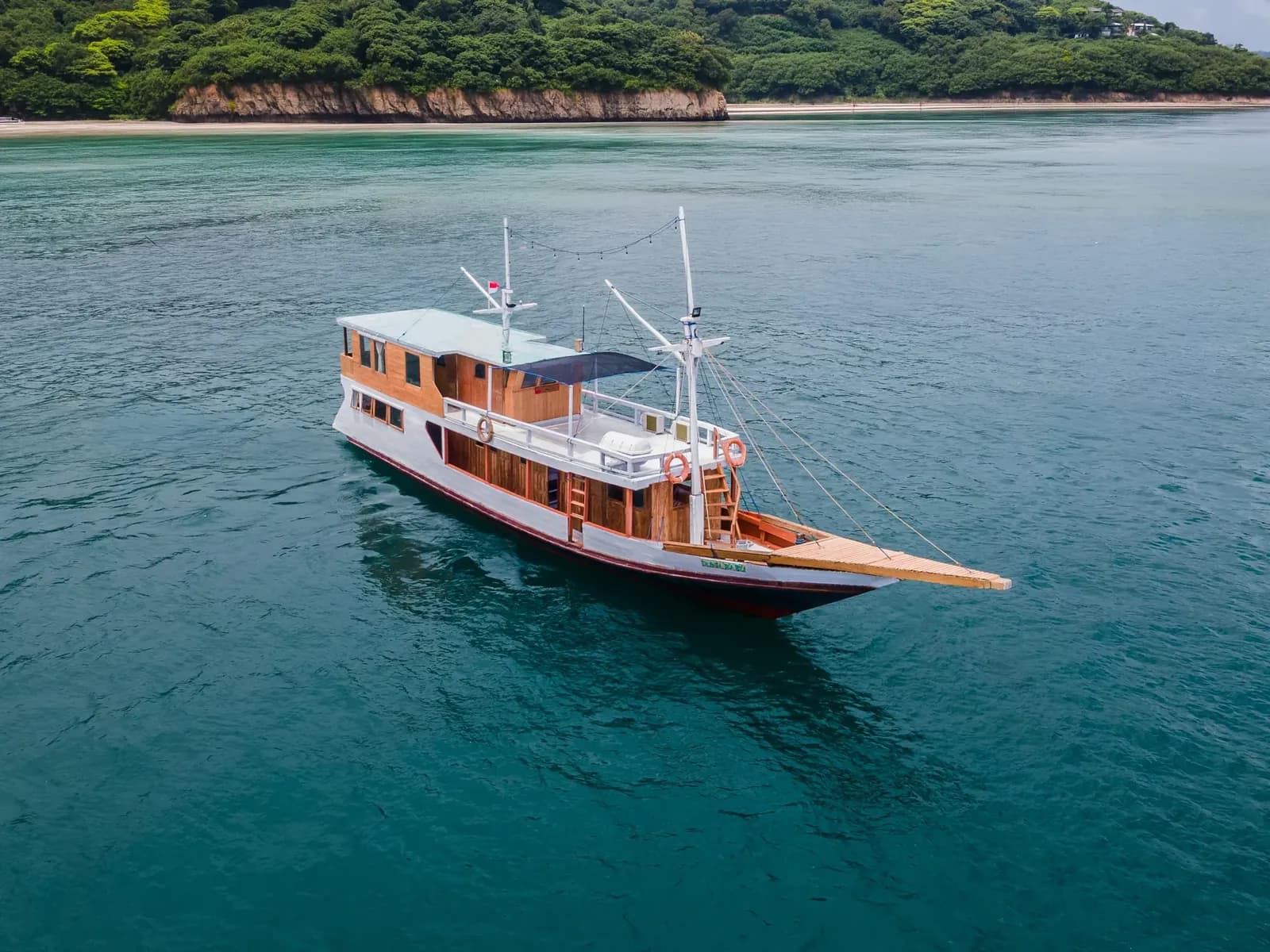 Privatcharter – Dunia Baru - Phinisi-Bootstour Komodo Labuan Bajo